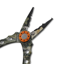 Load image into Gallery viewer, New arrival camouflage green color Aluminum alloy Fish Lip Grip Strong Professional Fishing Gripper Trigger For Fisherman