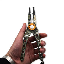 Load image into Gallery viewer, New arrival camouflage green color Aluminum alloy Fish Lip Grip Strong Professional Fishing Gripper Trigger For Fisherman